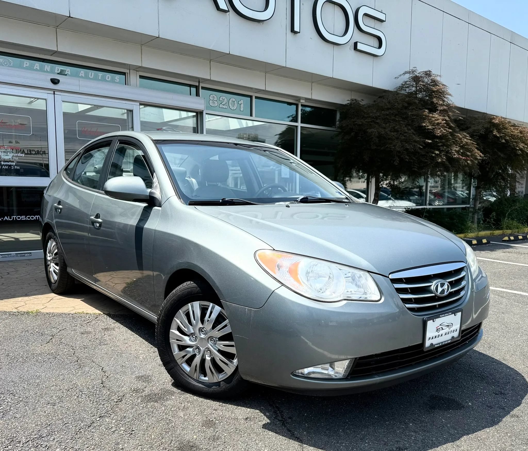 Used 2010 Hyundai Elantra GLS FWD image 1