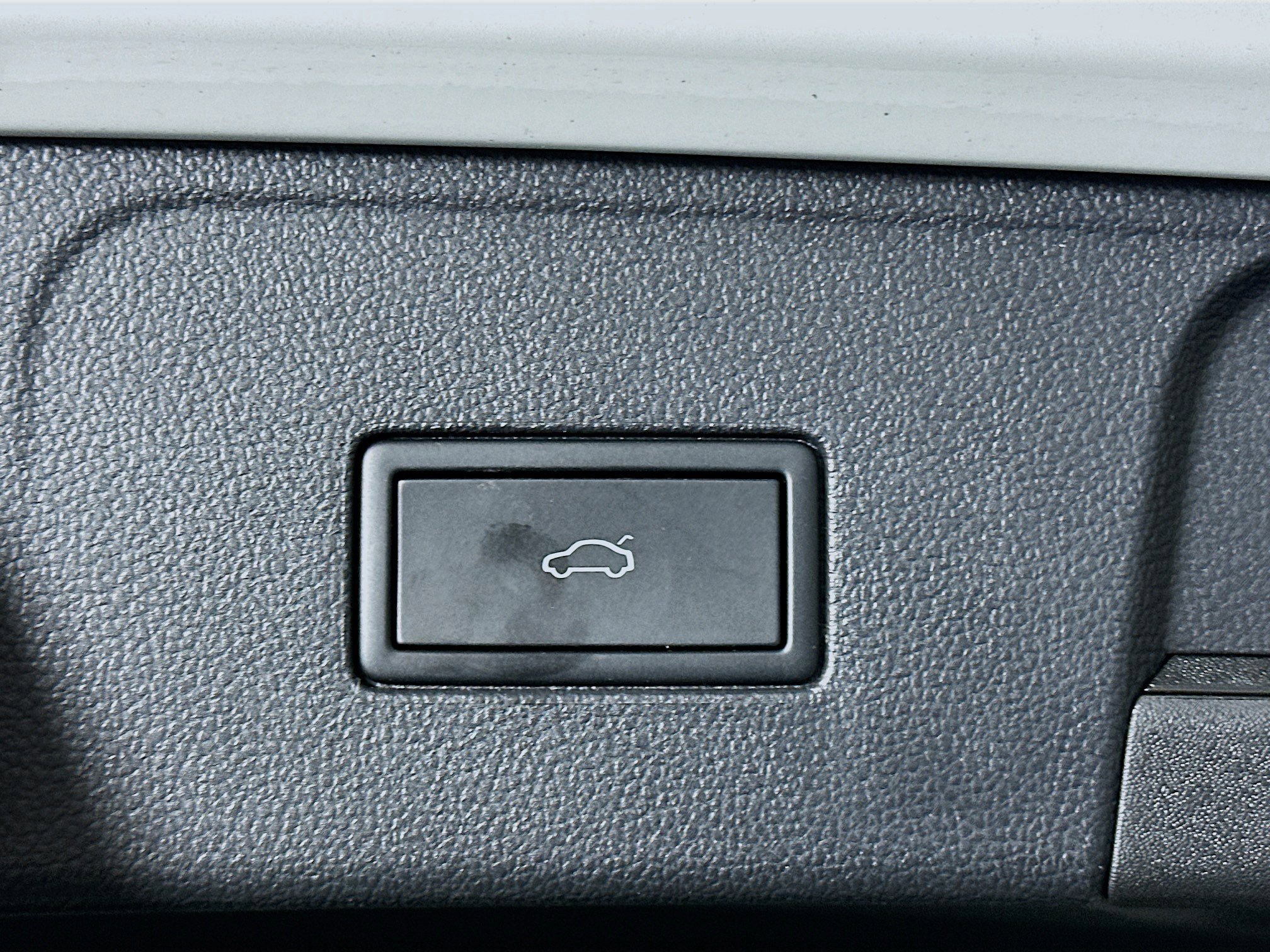 Used 2025 Volkswagen Atlas SE image 31