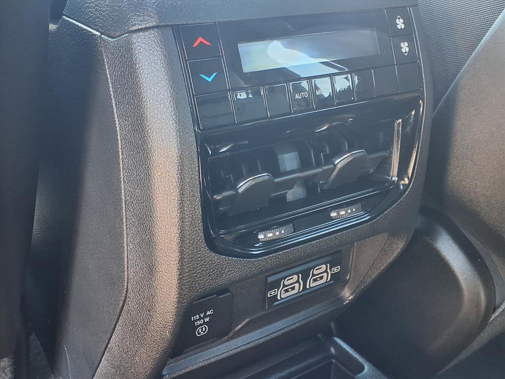 Used 2025 Jeep Grand Cherokee L Altitude image 14