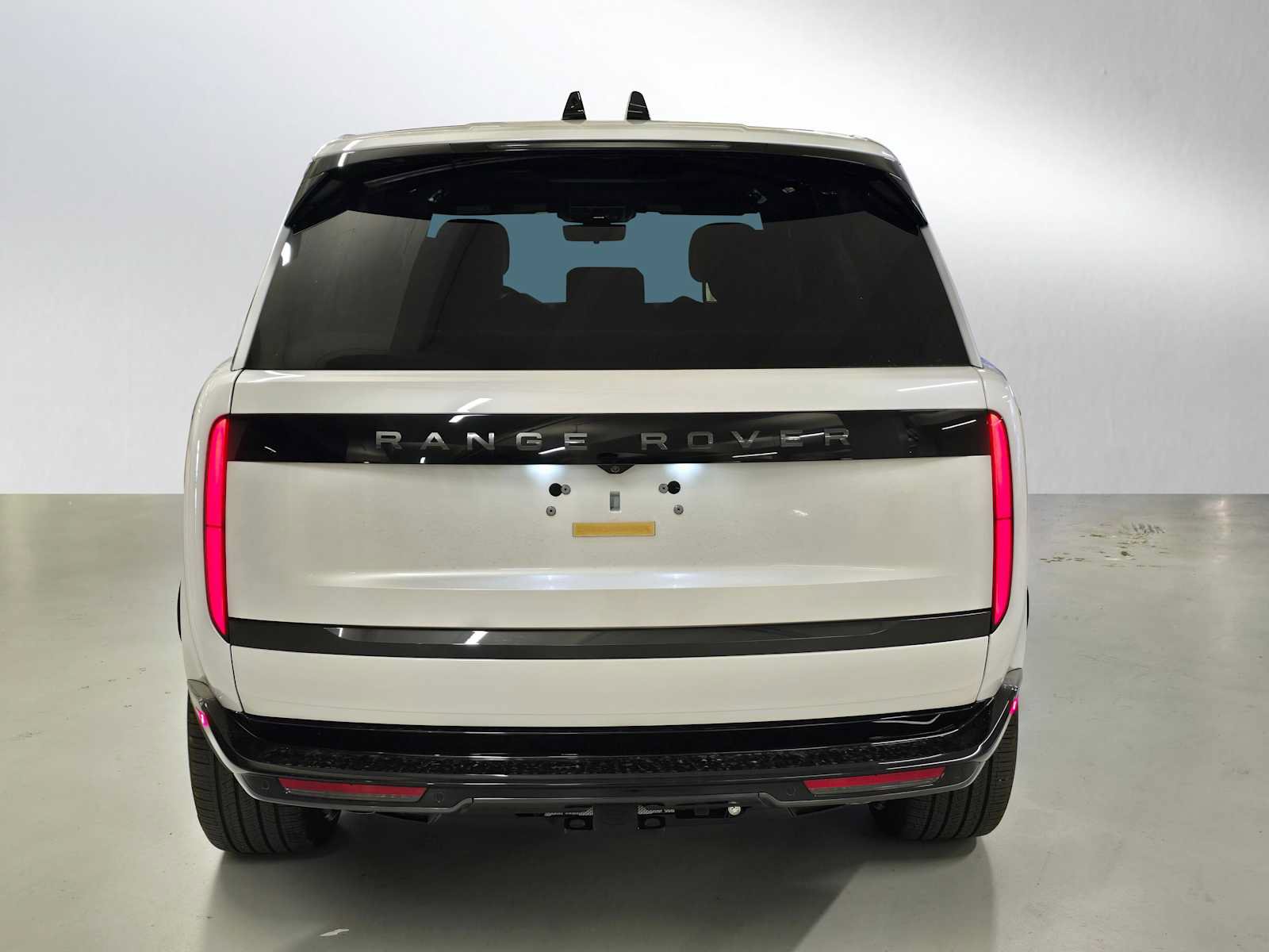 New 2025 Land Rover Range Rover Long Wheelbase SE AWD/4WD image 4