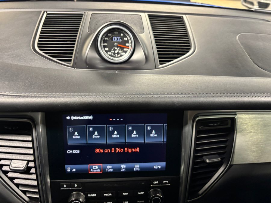 Used 2017 Porsche Macan Turbo AWD/4WD image 13