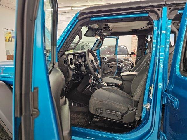 Used 2024 Jeep Wrangler Unlimited AWD/4WD image 8