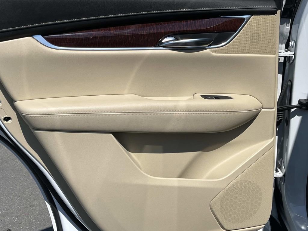 Used 2017 Cadillac XT5 Luxury image 21