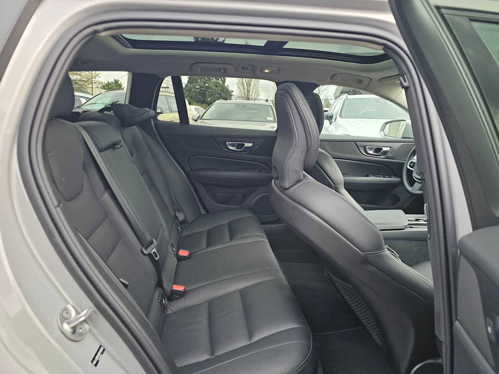 Certified 2025 Volvo V60 B5 Cross Country Plus image 13