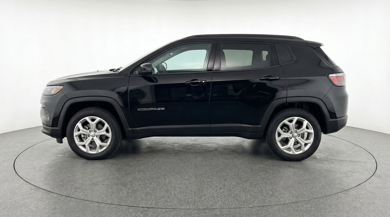 Used 2025 Jeep Compass Latitude image 5