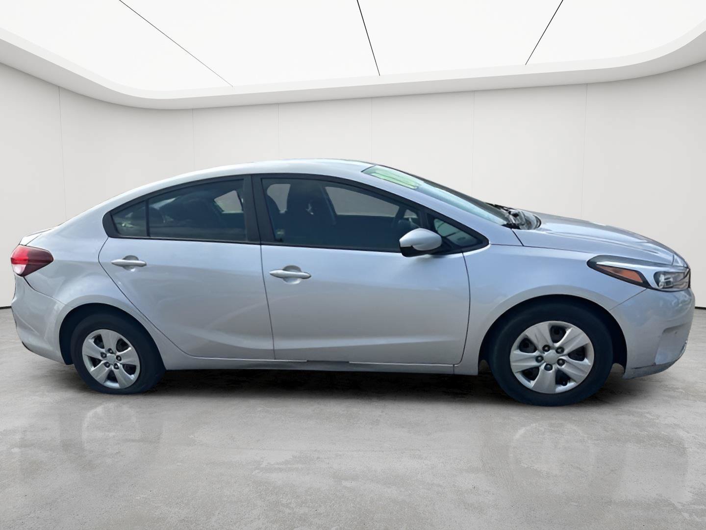 Used 2018 Kia Forte LX FWD image 2