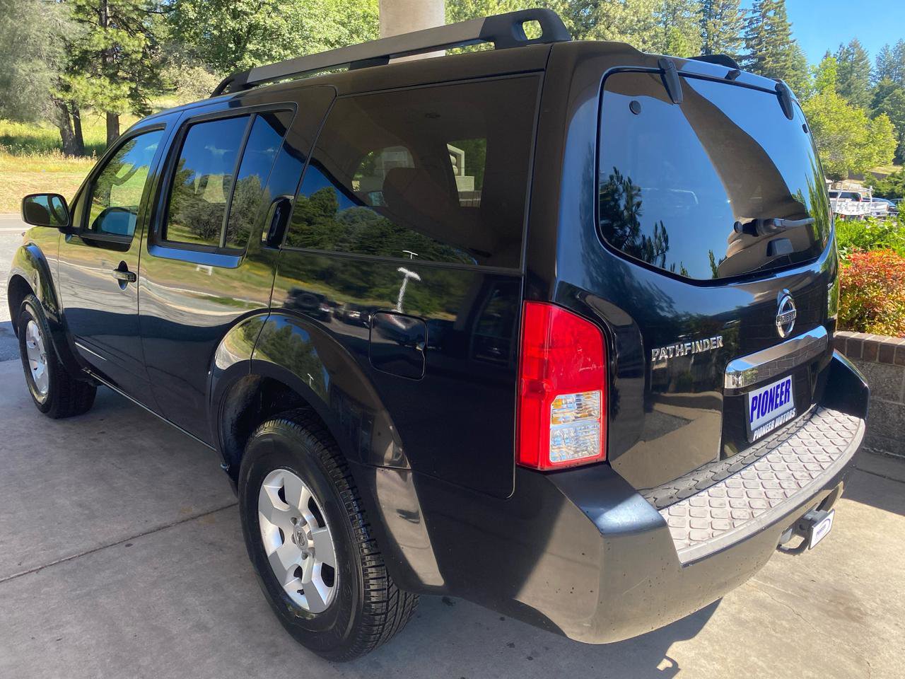 Used 2009 Nissan Pathfinder S RWD image 32