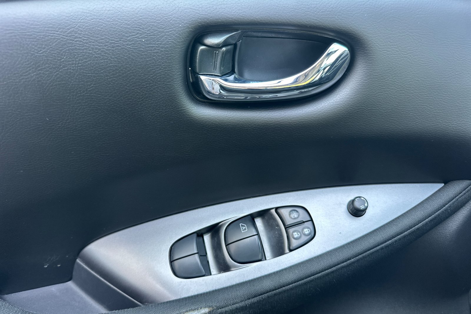 Certified 2025 Nissan Leaf S FWD image 11