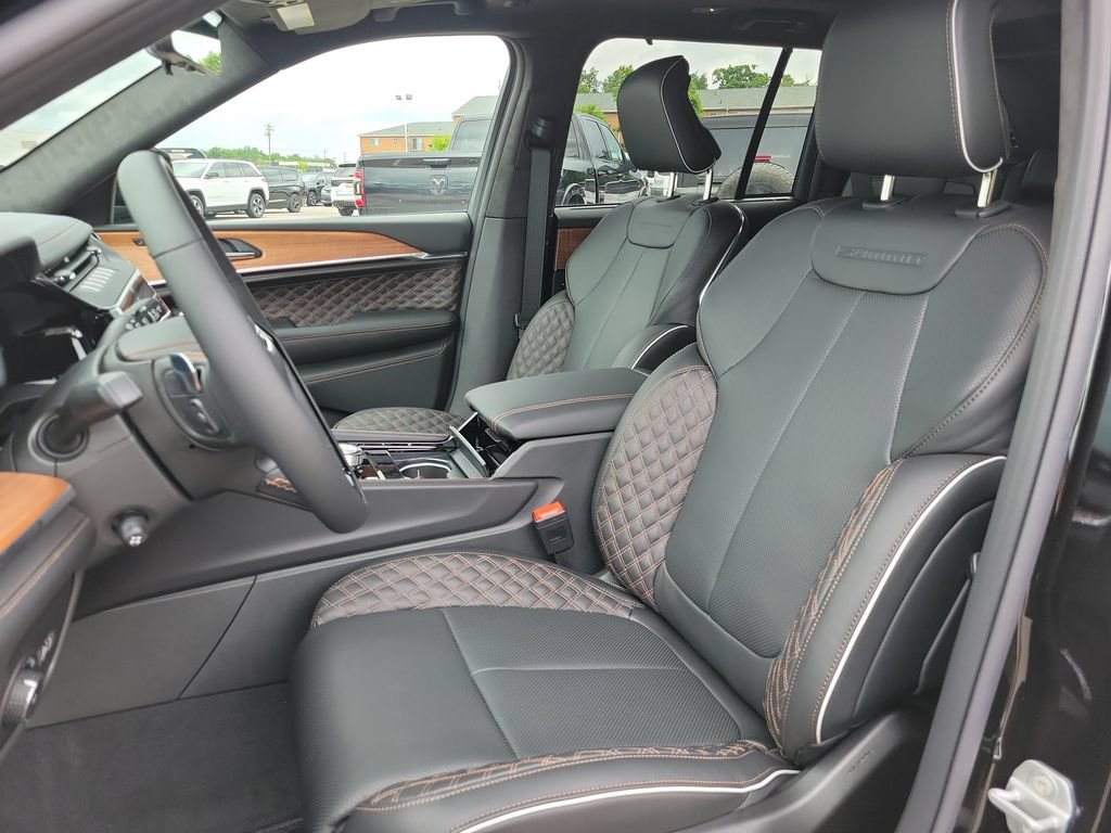 New 2026 Jeep Grand Cherokee Summit AWD/4WD image 11