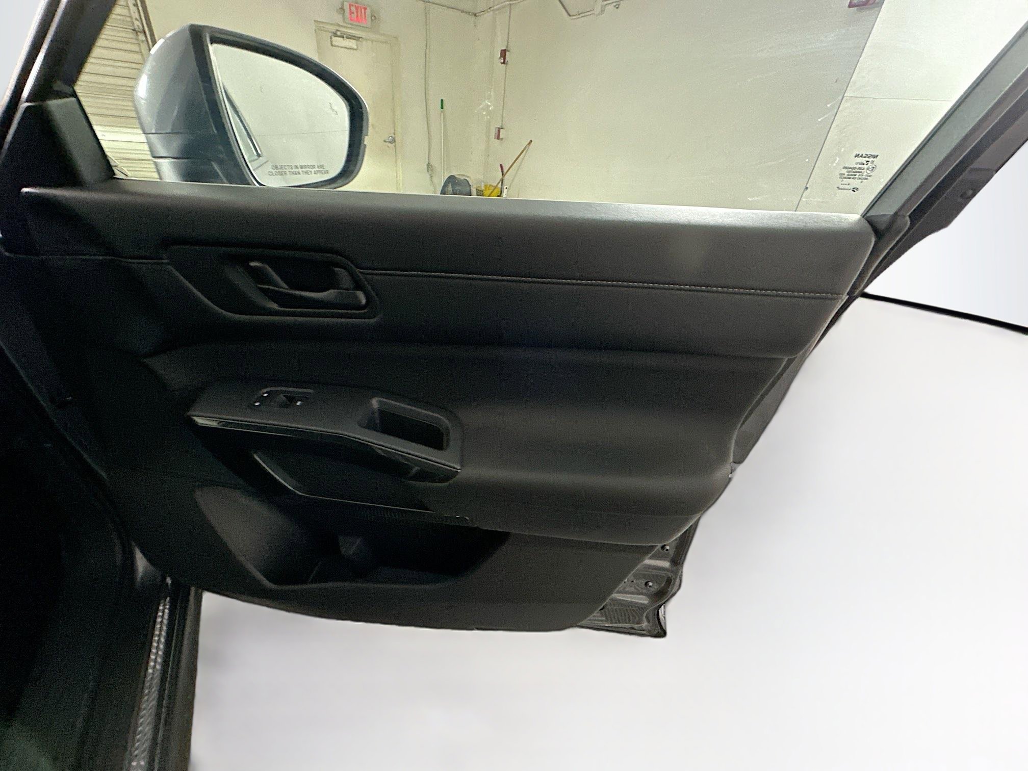 Used 2025 Nissan Pathfinder SV image 33