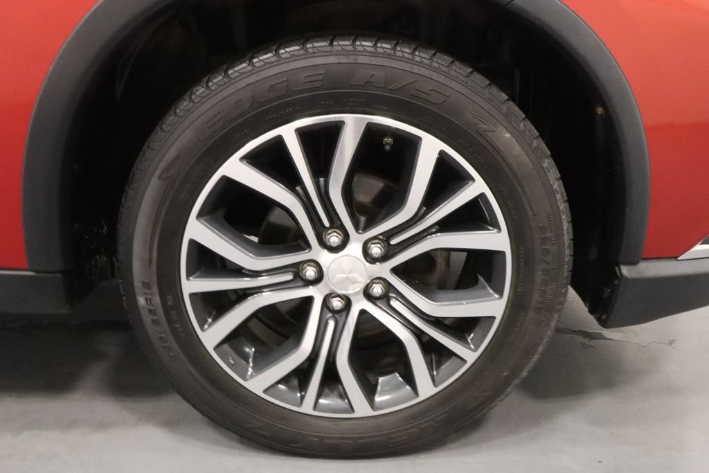 Used 2016 Mitsubishi Outlander SE AWD/4WD image 28