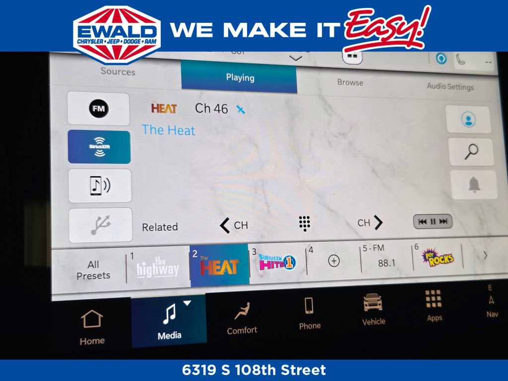 New 2025 Jeep Grand Cherokee Limited w/ Luxury Tech Group II image 3