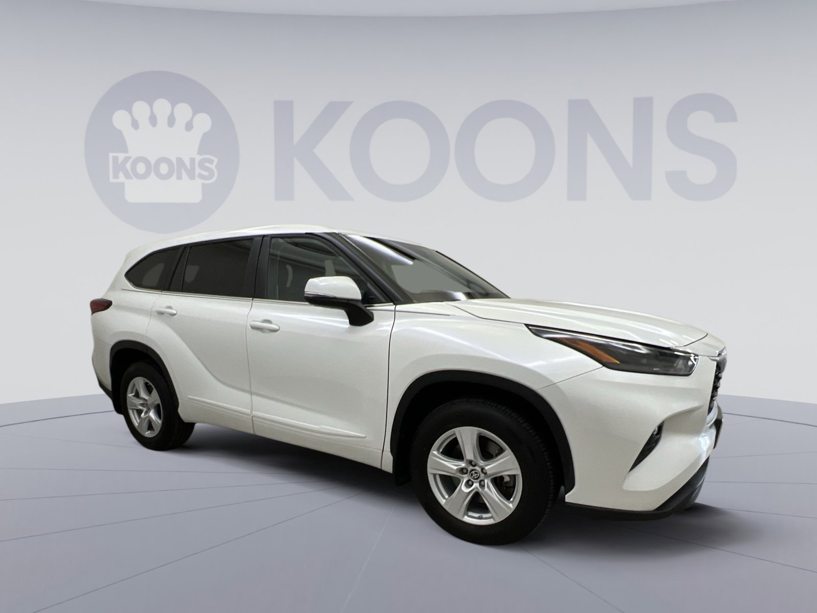 Used 2023 Toyota Highlander LE image 7