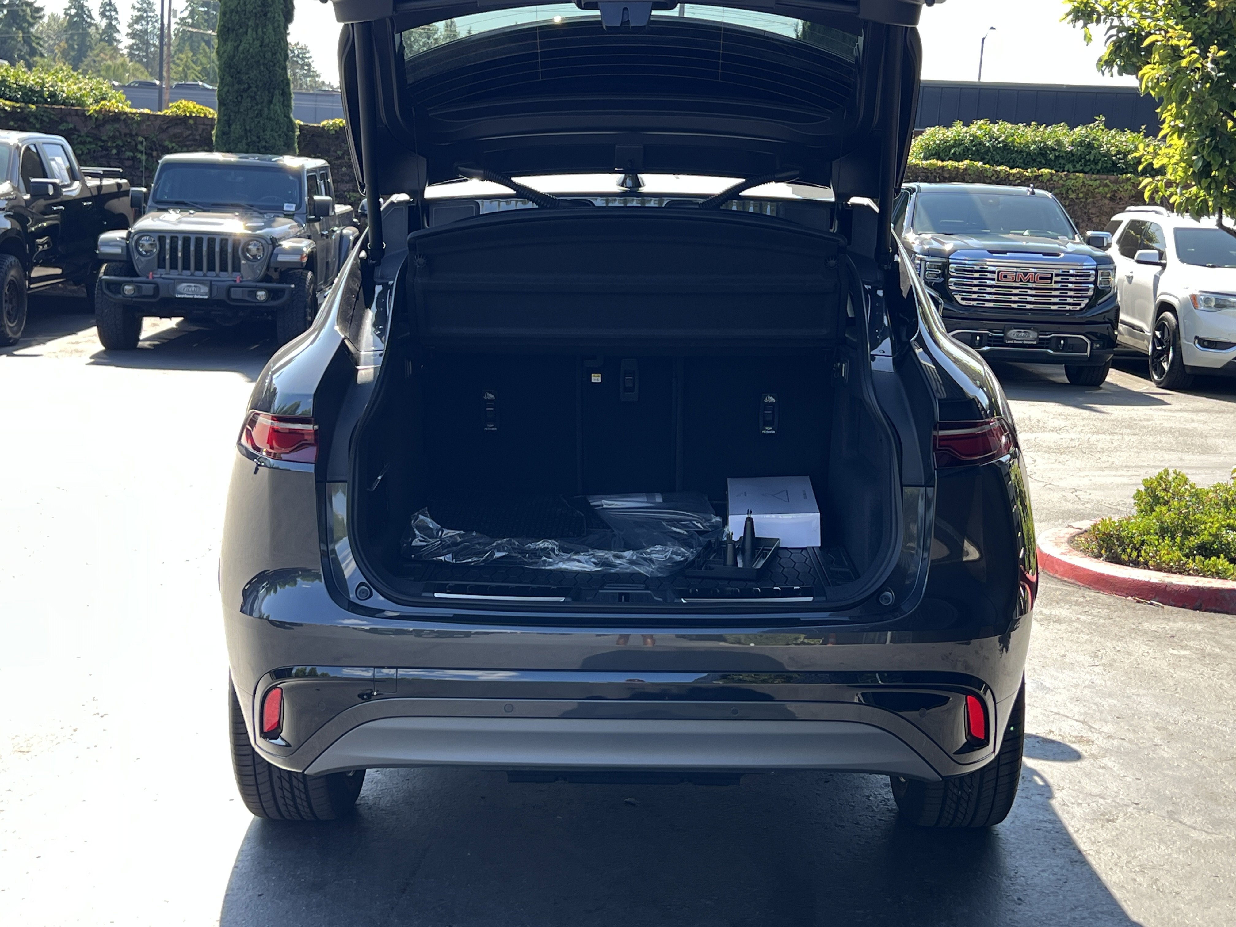 New 2025 Jaguar F-PACE R-Dynamic S image 15