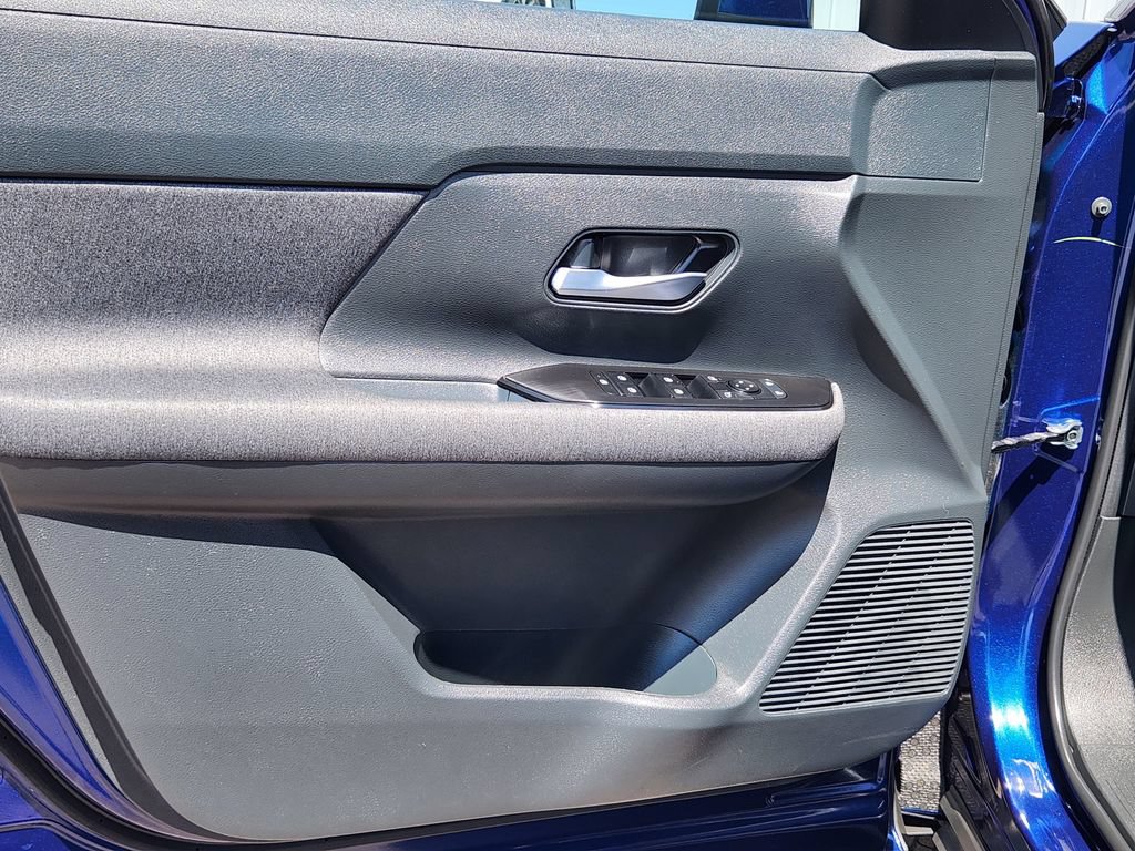 Certified 2025 Nissan Kicks SV AWD/4WD image 19