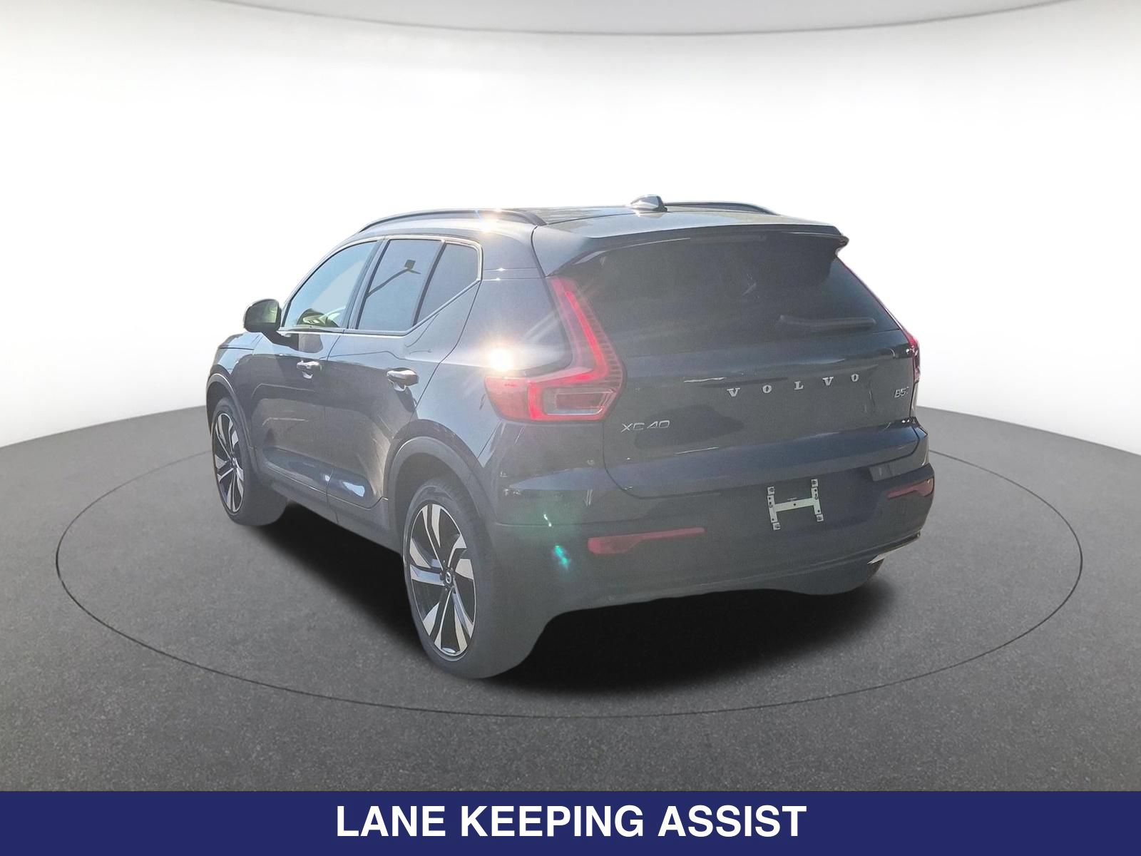 New 2026 Volvo XC40 B5 Ultra w/ Protection Package Premier AWD/4WD image 9