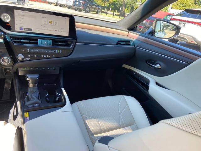 Used 2023 Lexus ES 300h w/ Luxury Package FWD image 14