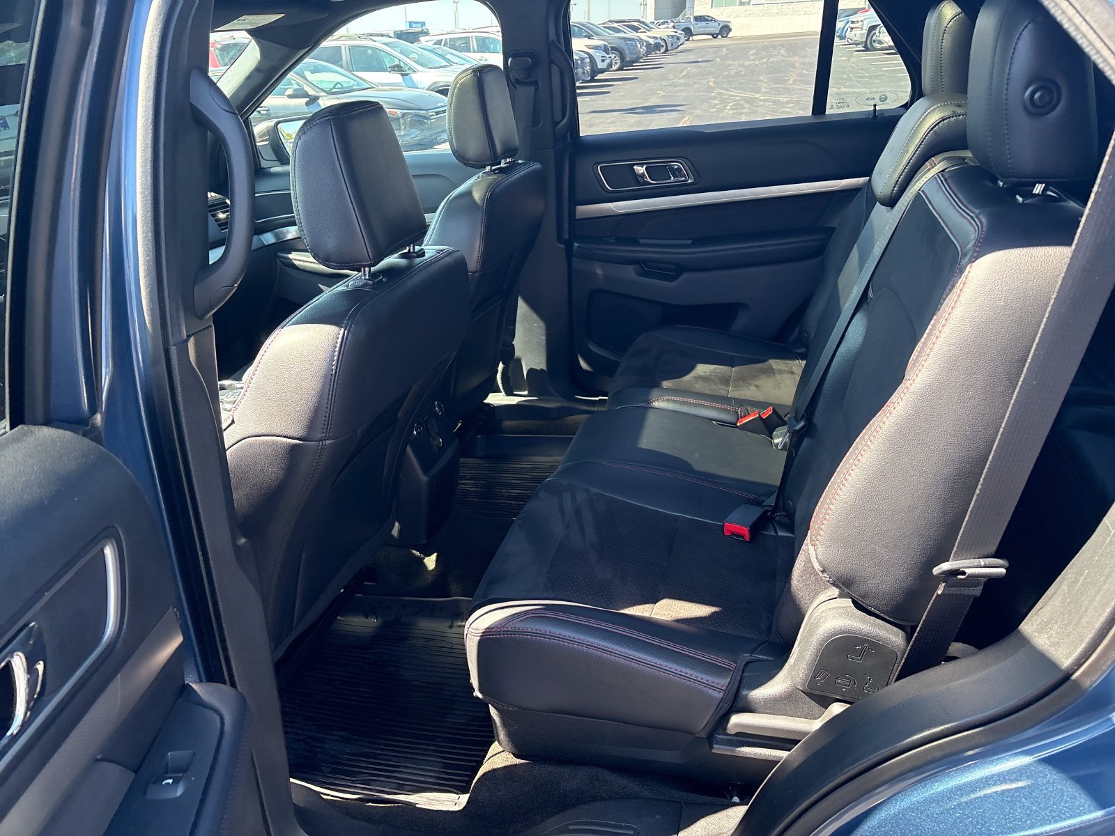 Used 2018 Ford Explorer XLT w/ Equipment Group 202A AWD/4WD image 16