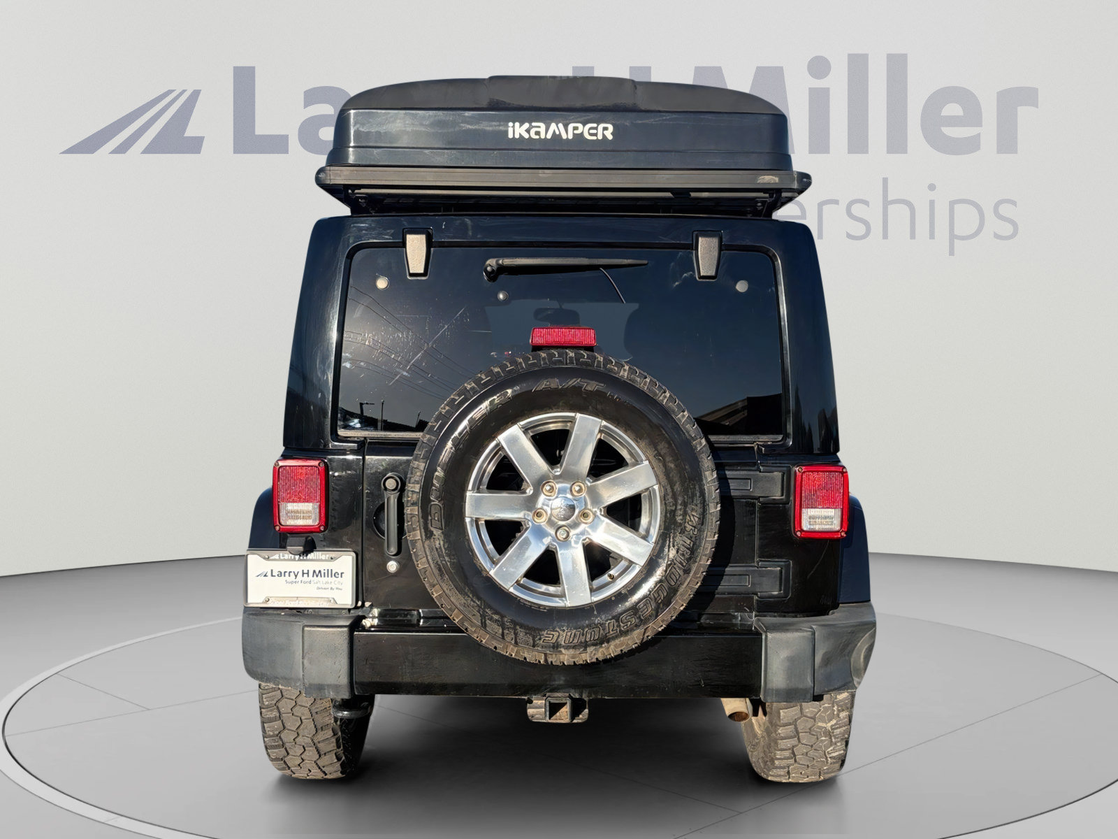Used 2016 Jeep Wrangler Unlimited Sahara w/ Connectivity Group AWD/4WD image 4