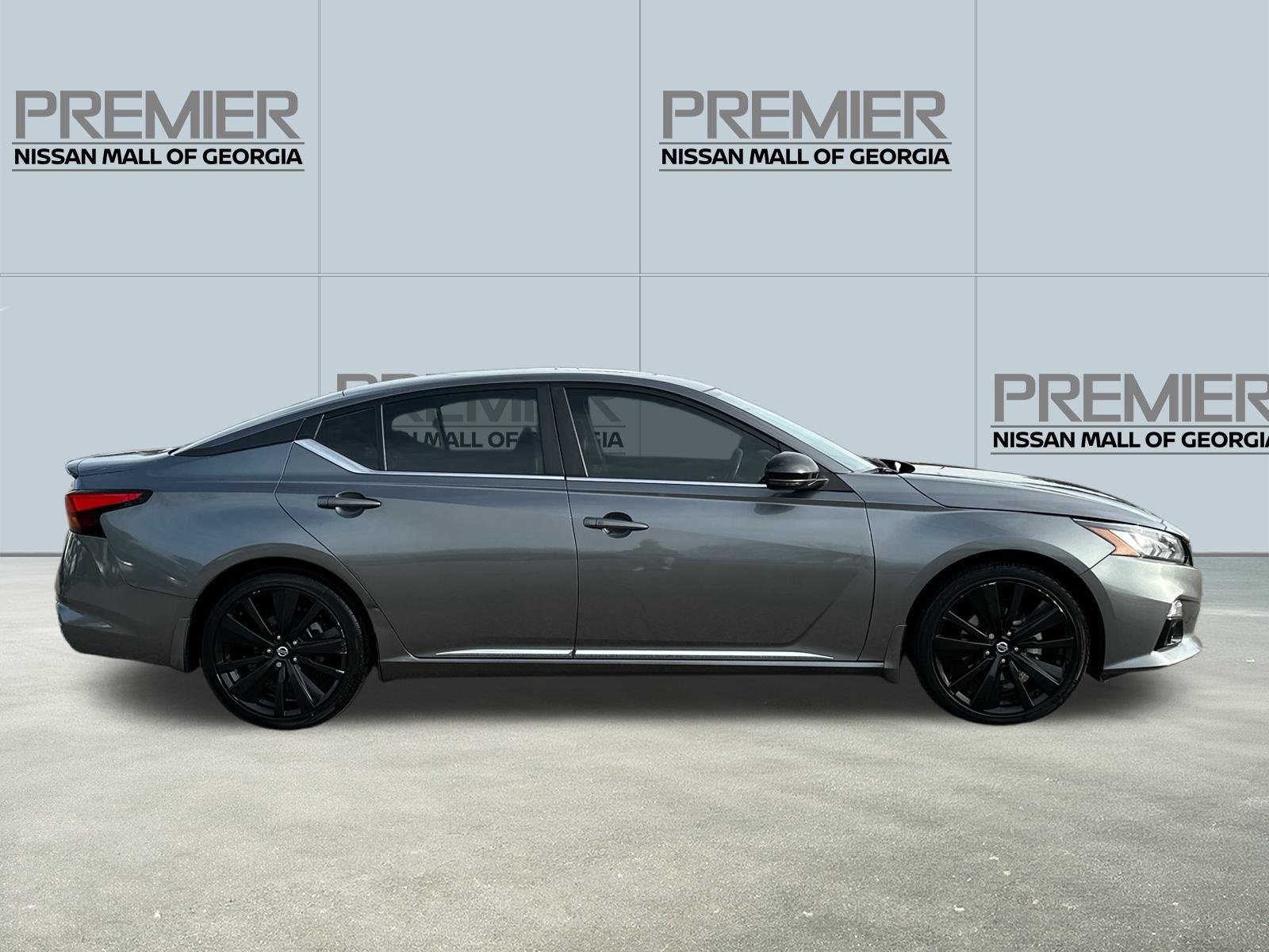 Used 2022 Nissan Altima 2.5 SR w/ Midnight Edition Package image 4
