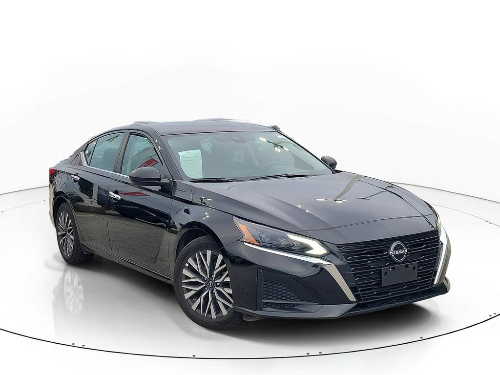 Used 2025 Nissan Altima 2.5 SV