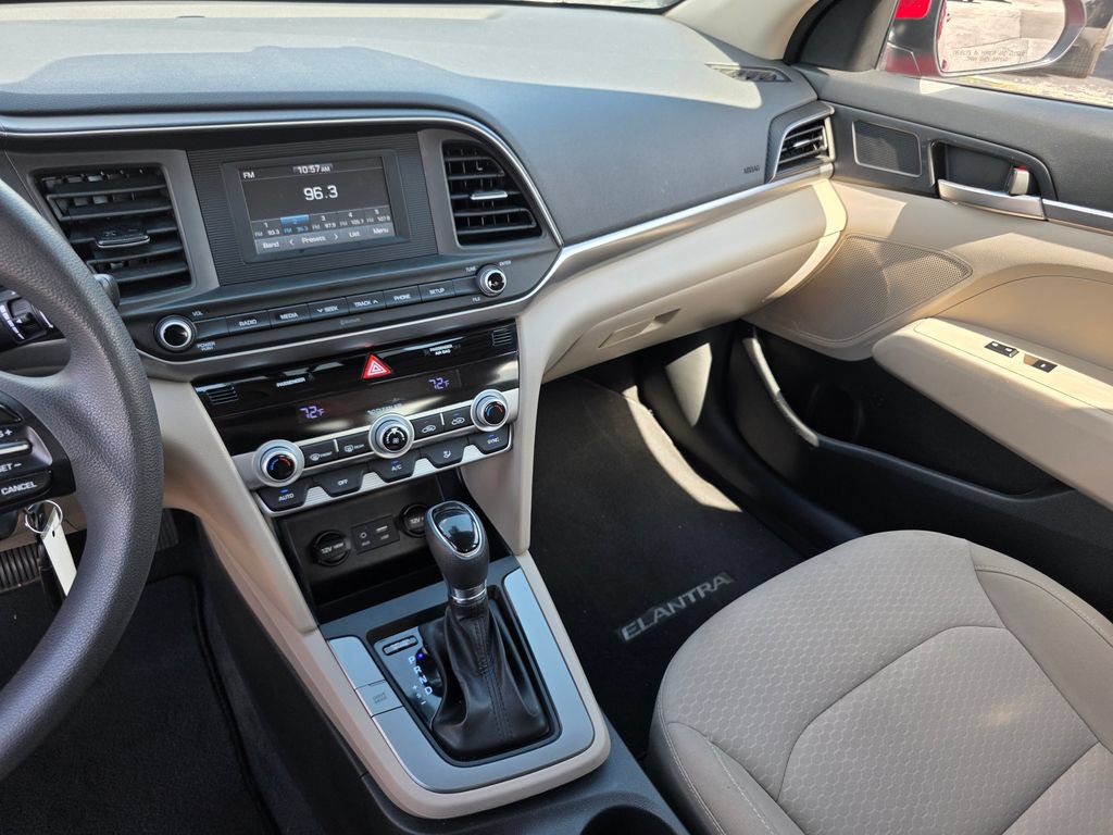 Used 2020 Hyundai Elantra SE FWD image 26