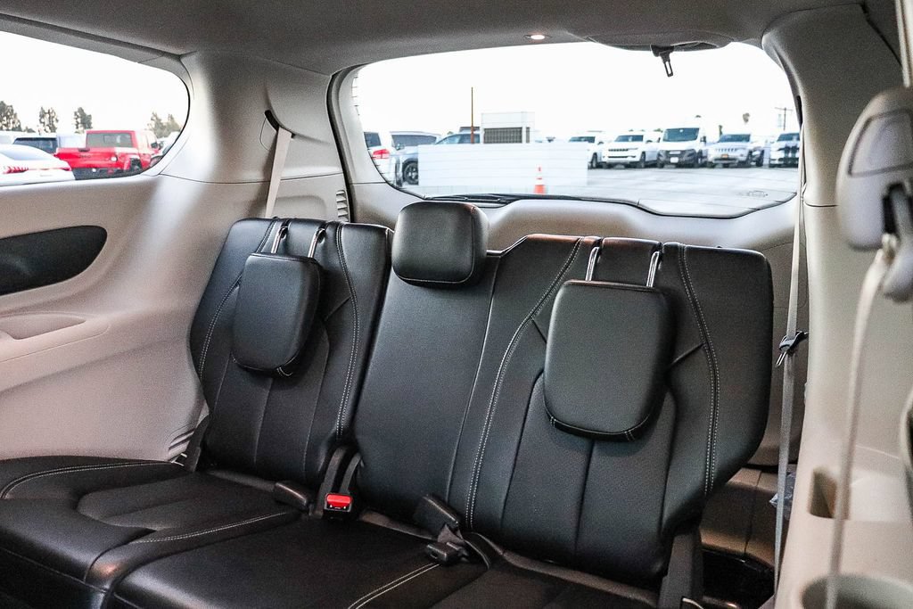 Used 2024 Chrysler Pacifica Touring-L FWD image 21