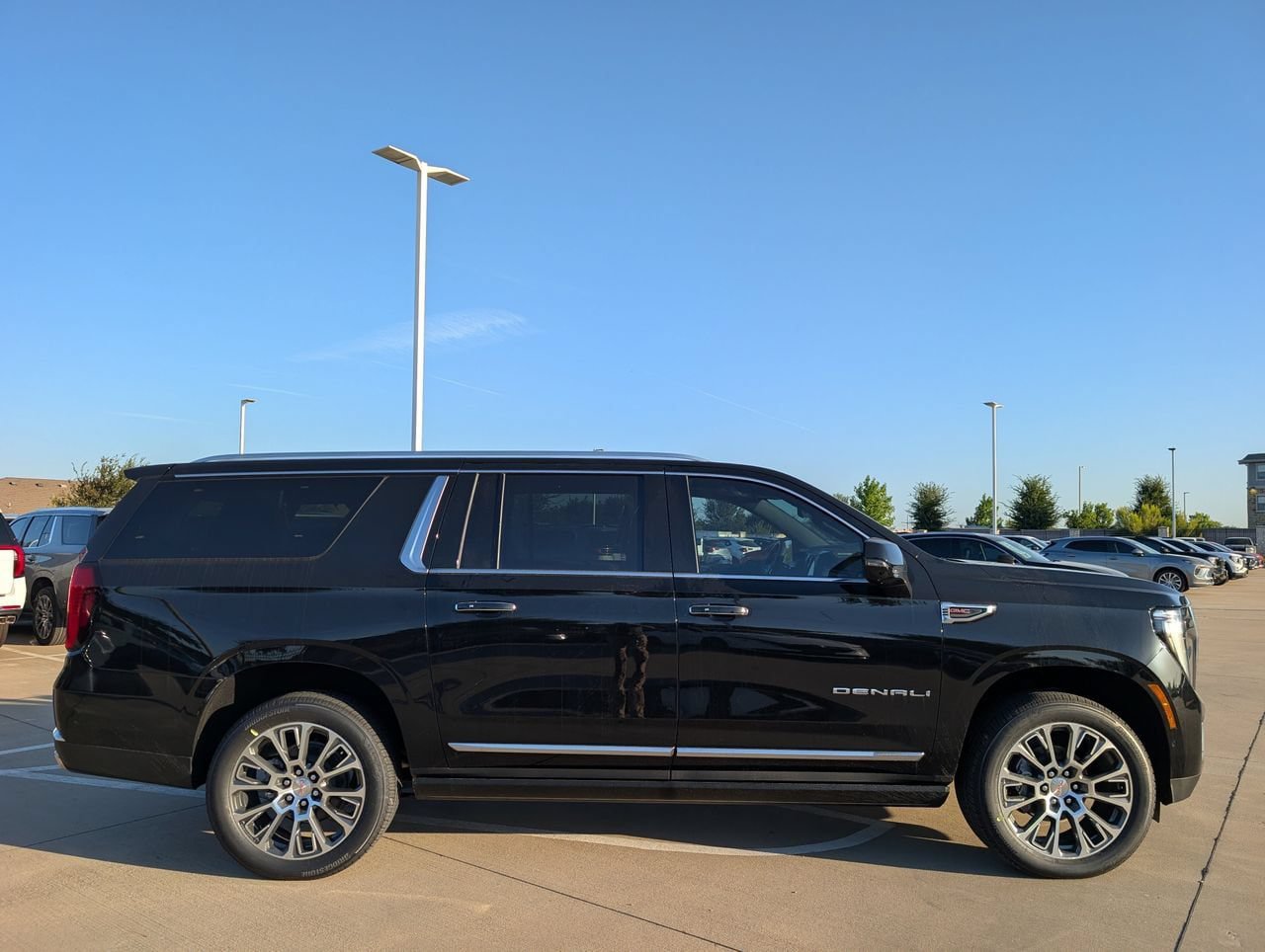 New 2026 GMC Yukon XL Denali w/ Denali Reserve Package AWD/4WD image 3