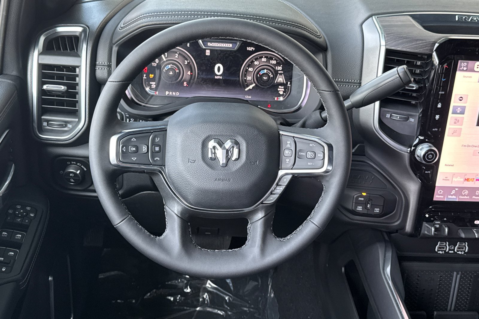 New 2026 RAM 2500 Laramie AWD/4WD image 13