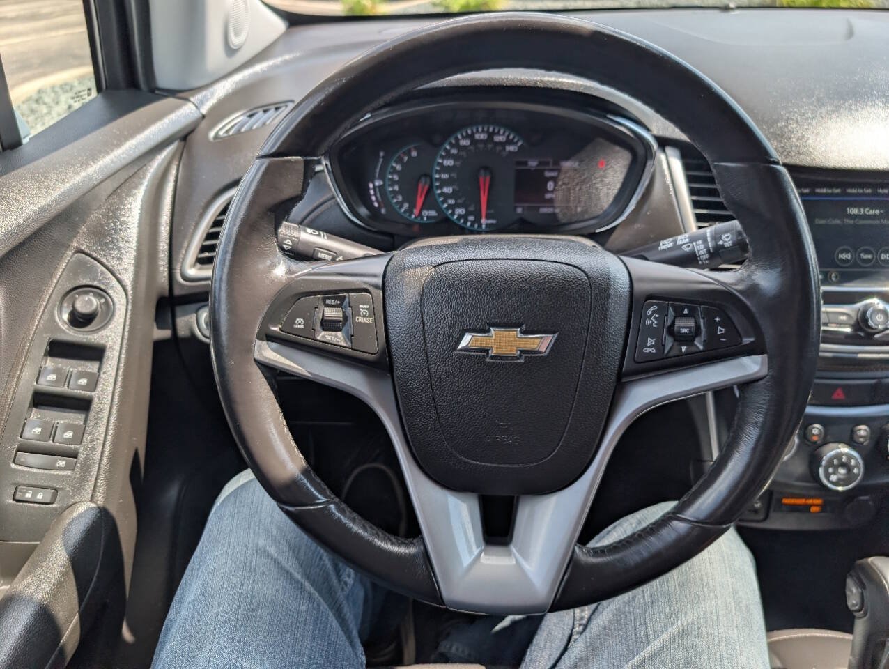 Used 2019 Chevrolet Trax LT w/ LT Convenience Package FWD image 17