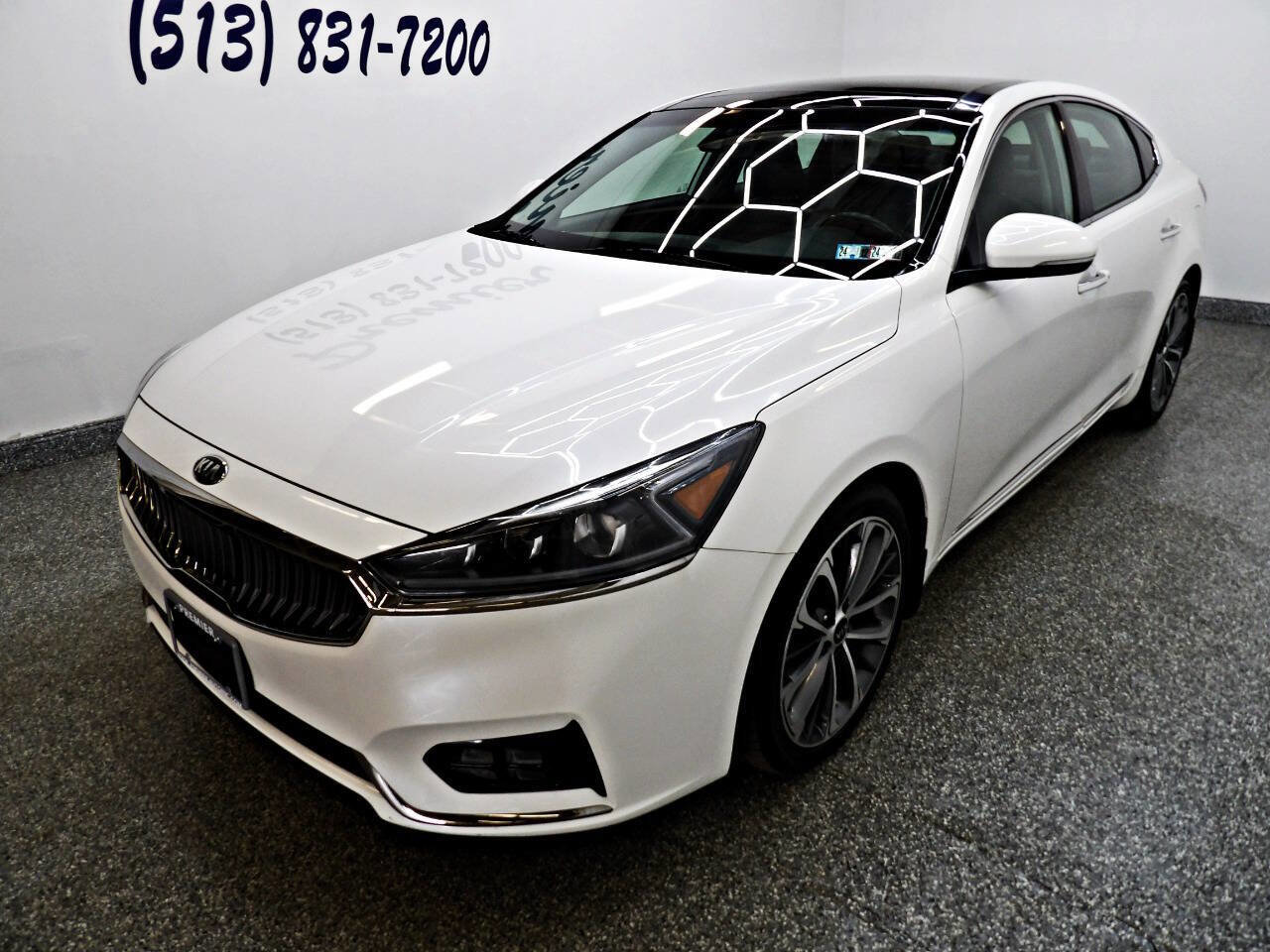 Used 2017 Kia Cadenza Technology FWD image 1