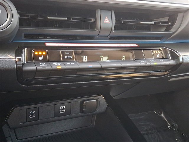 Used 2025 Toyota Prius AWD image 10