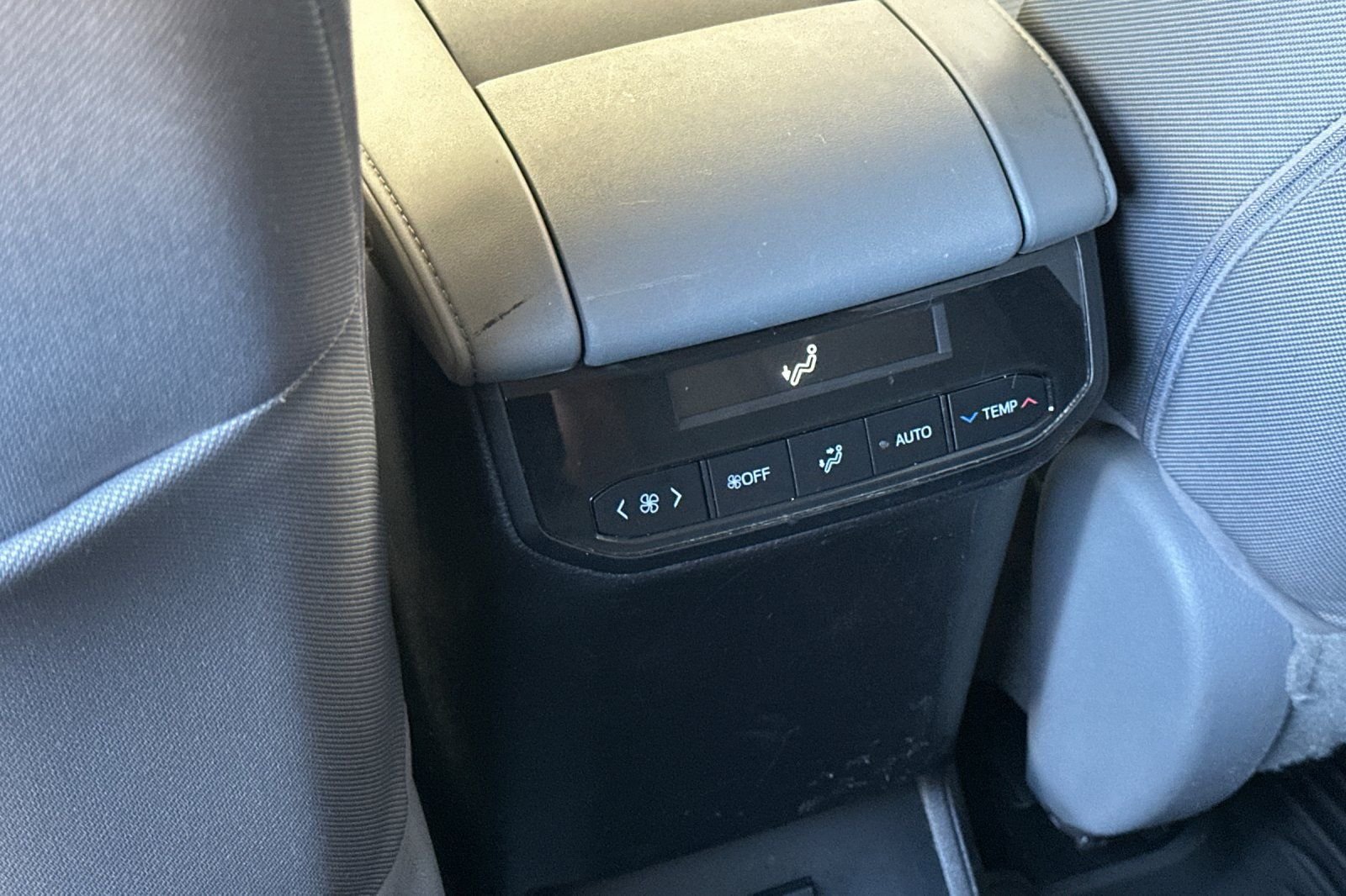 Used 2021 Toyota Highlander L AWD/4WD image 14