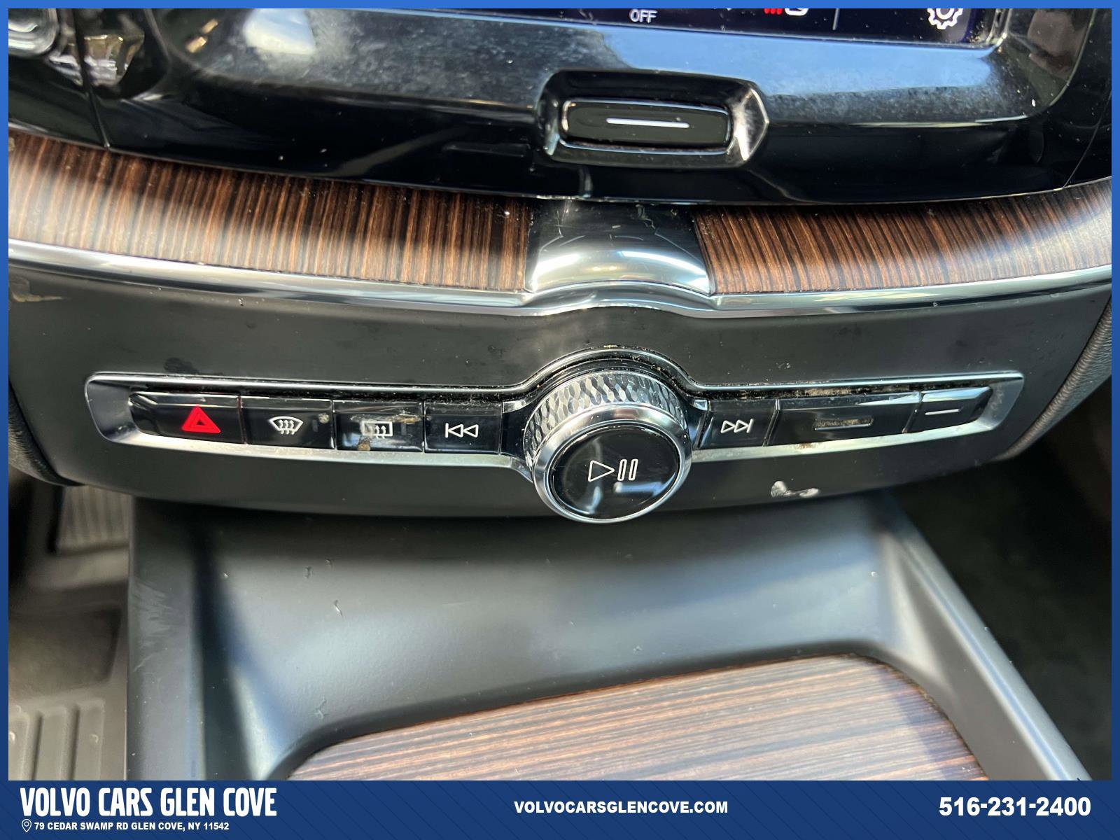 Used 2022 Volvo XC60 B5 Momentum w/ Climate Package image 30