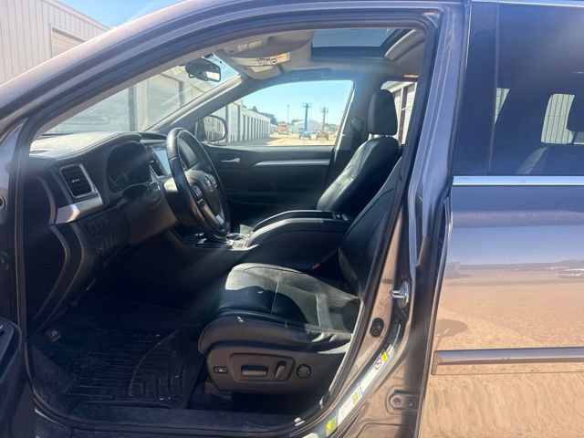 Used 2014 Toyota Highlander XLE AWD/4WD image 4