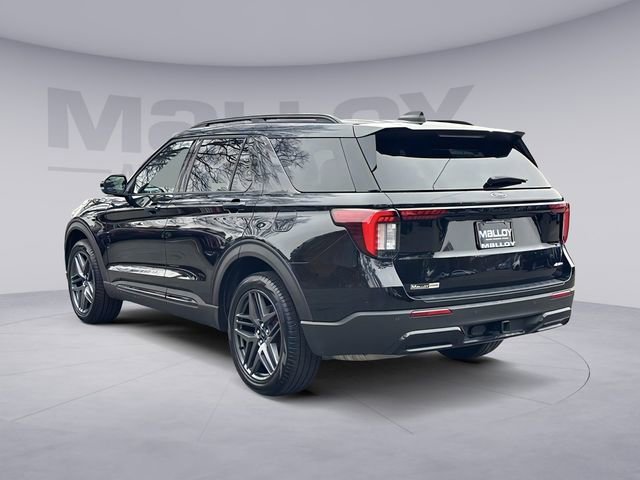Used 2025 Ford Explorer ST-Line w/ ST-Line Street Pack image 3