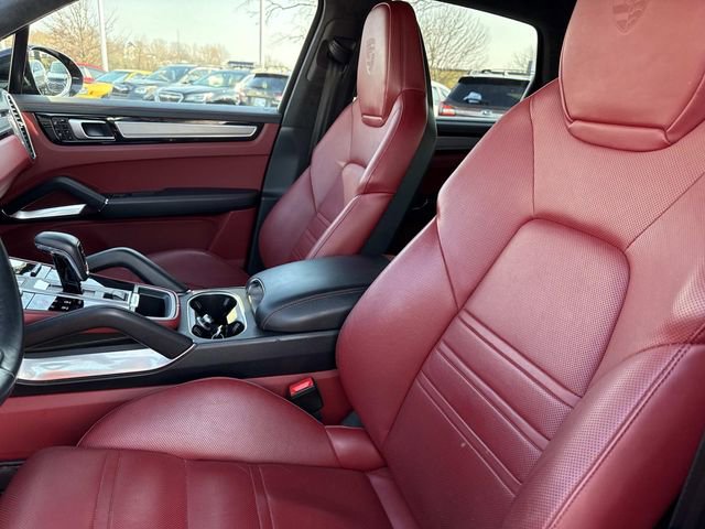 Used 2021 Porsche Cayenne Turbo image 12