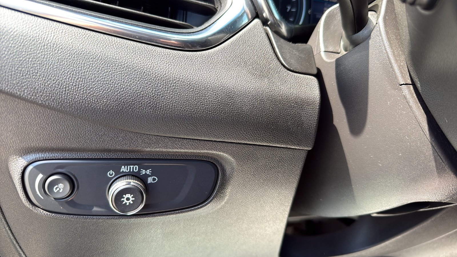 Used 2024 Chevrolet Equinox LT FWD image 17