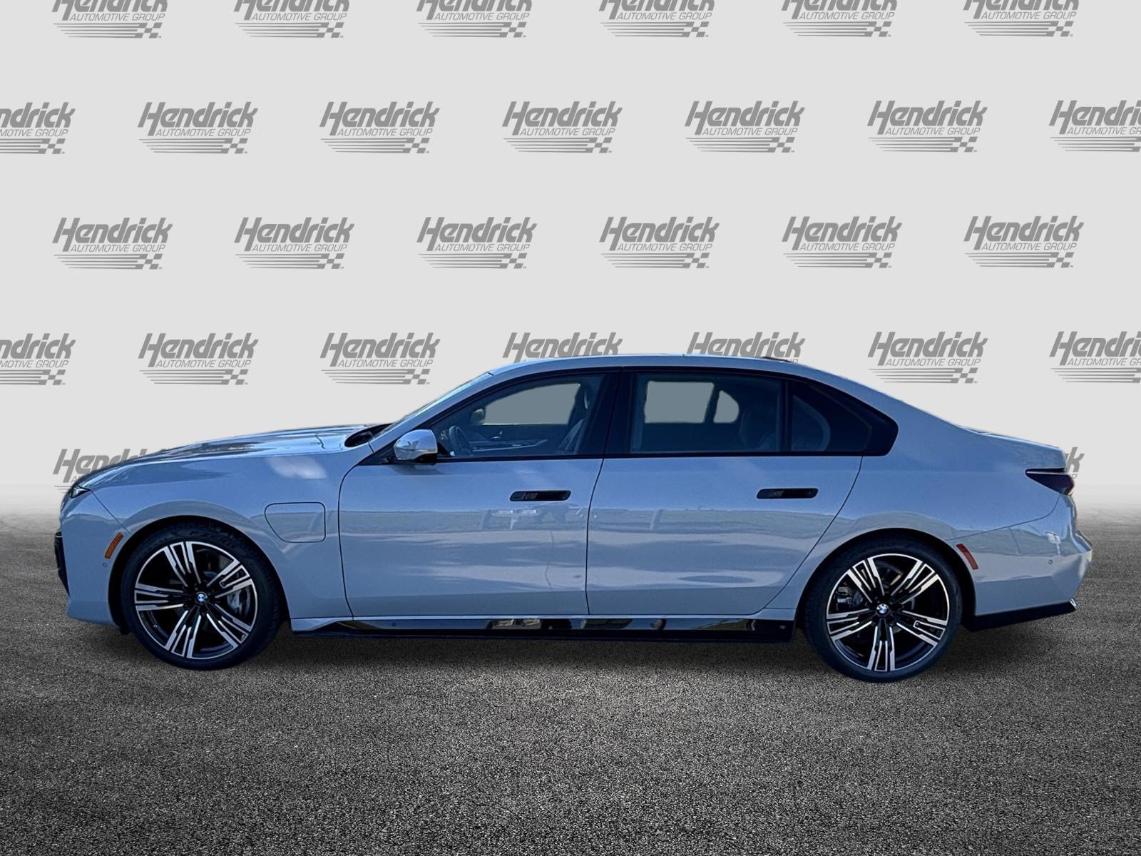 Certified 2024 BMW 750e xDrive w/ Executive Package AWD/4WD image 7
