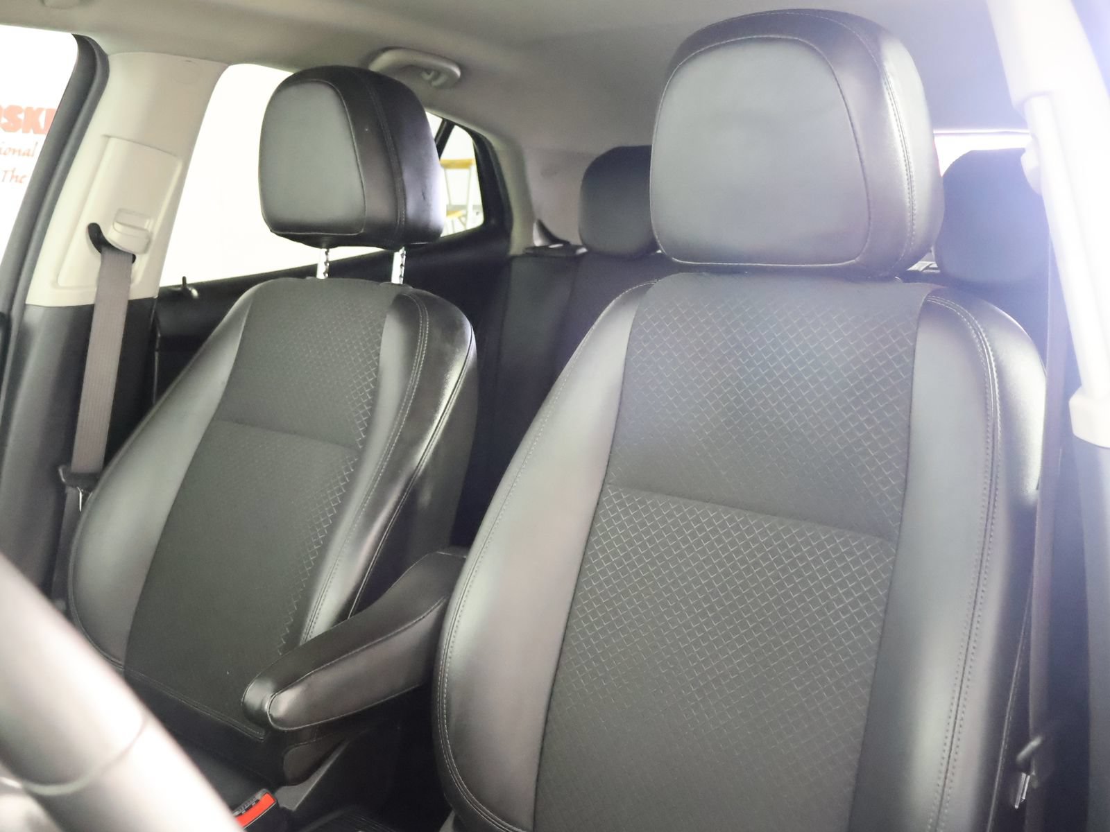 Used 2022 Buick Encore Preferred w/ Safety Package AWD/4WD image 25