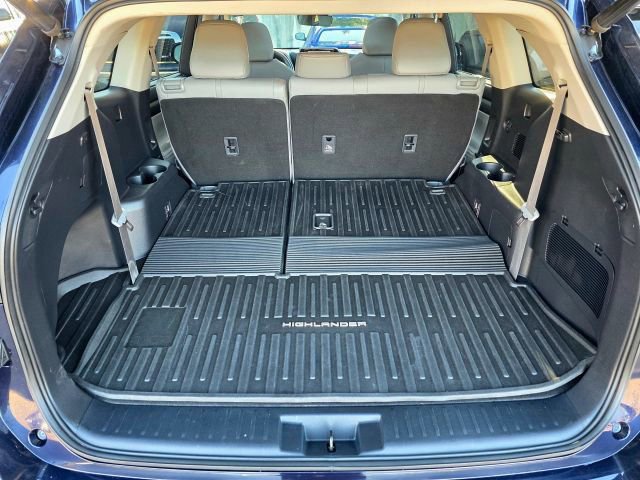 Used 2020 Toyota Highlander XLE AWD/4WD image 38