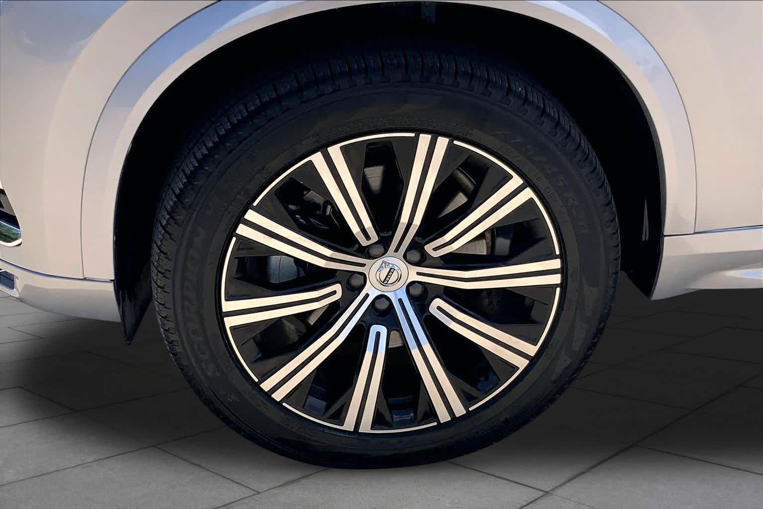 Used 2025 Volvo XC90 B5 Core AWD/4WD image 11
