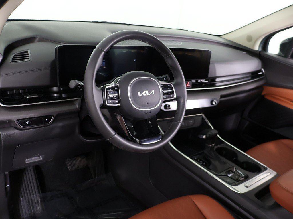 Used 2025 Kia Carnival EX FWD image 26