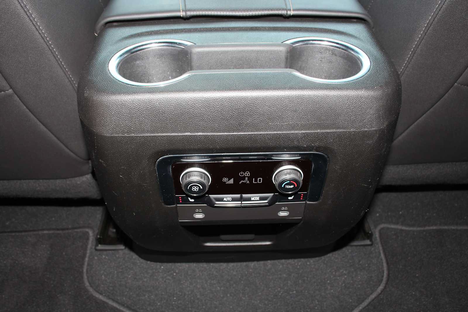 Used 2023 Chevrolet Tahoe Premier AWD/4WD image 36