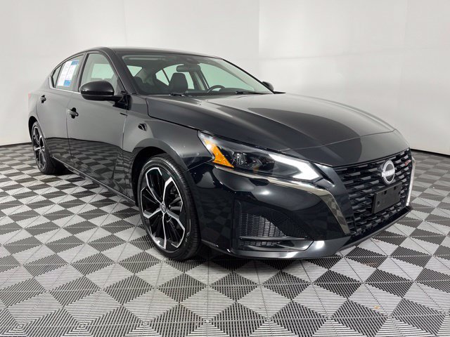 Used 2025 Nissan Altima 2.5 SR FWD image 3
