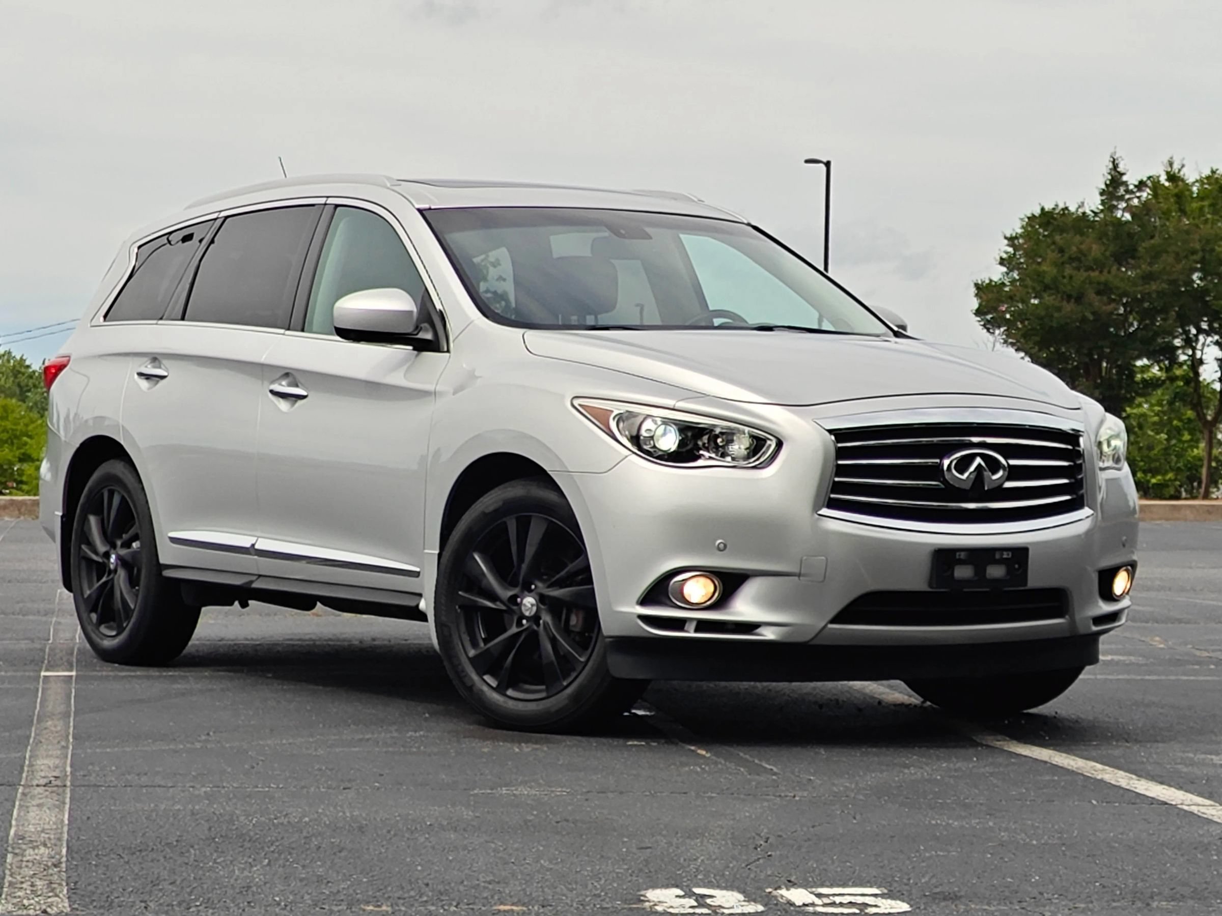 Used 2013 INFINITI JX35 AWD w/ Premium Pkg image 2