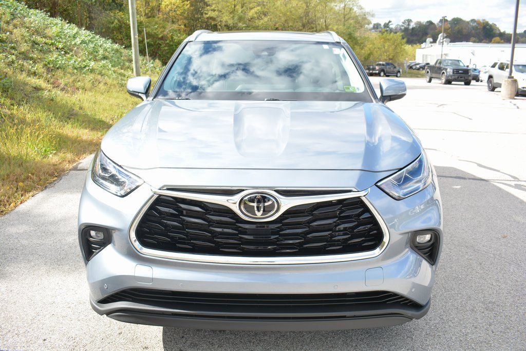 Used 2023 Toyota Highlander Limited image 2