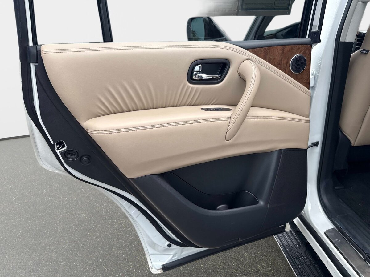 Used 2022 Nissan Armada SL w/ Captain's Chairs Package AWD/4WD image 10
