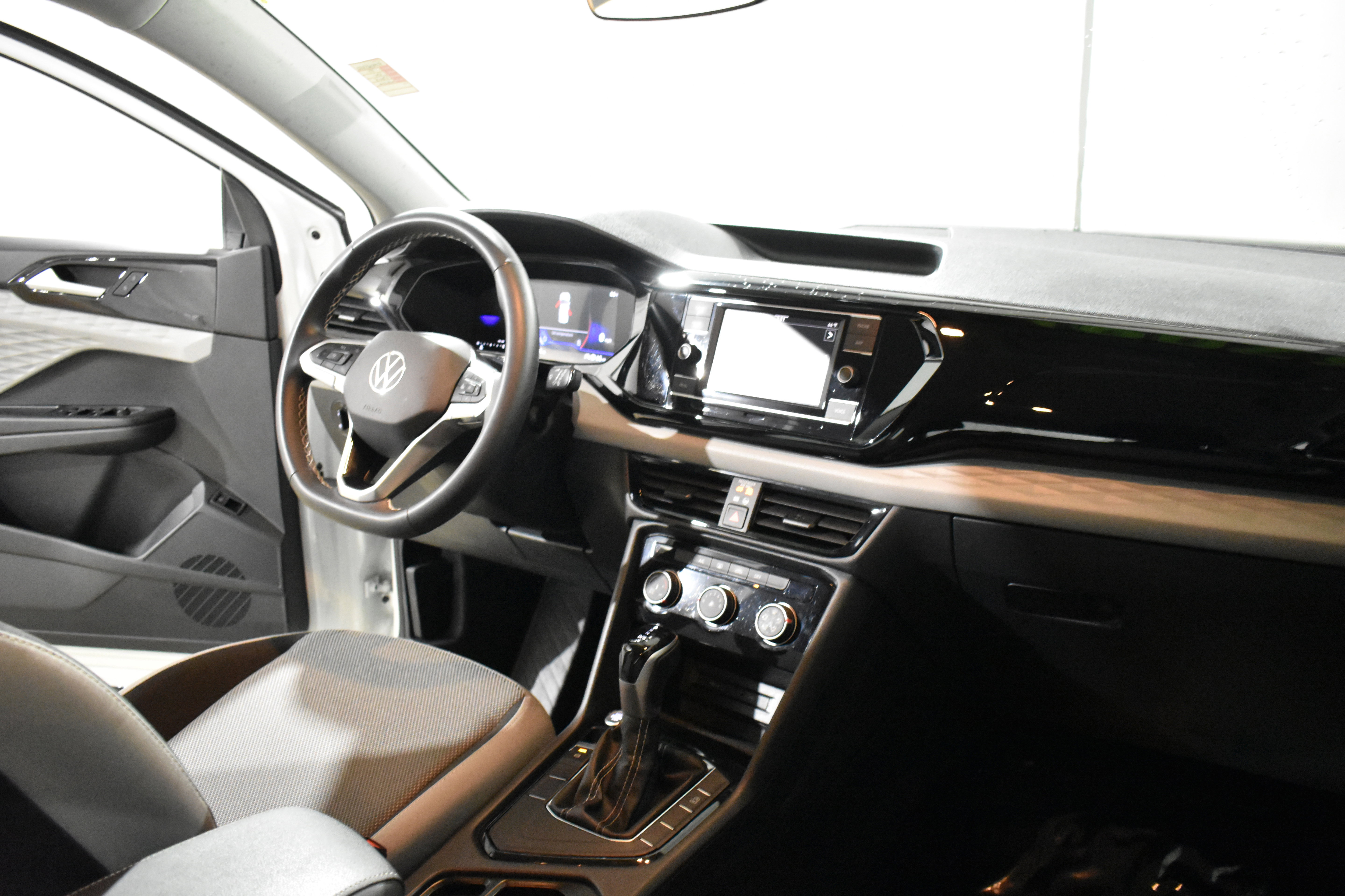 Used 2024 Volkswagen Taos S image 28