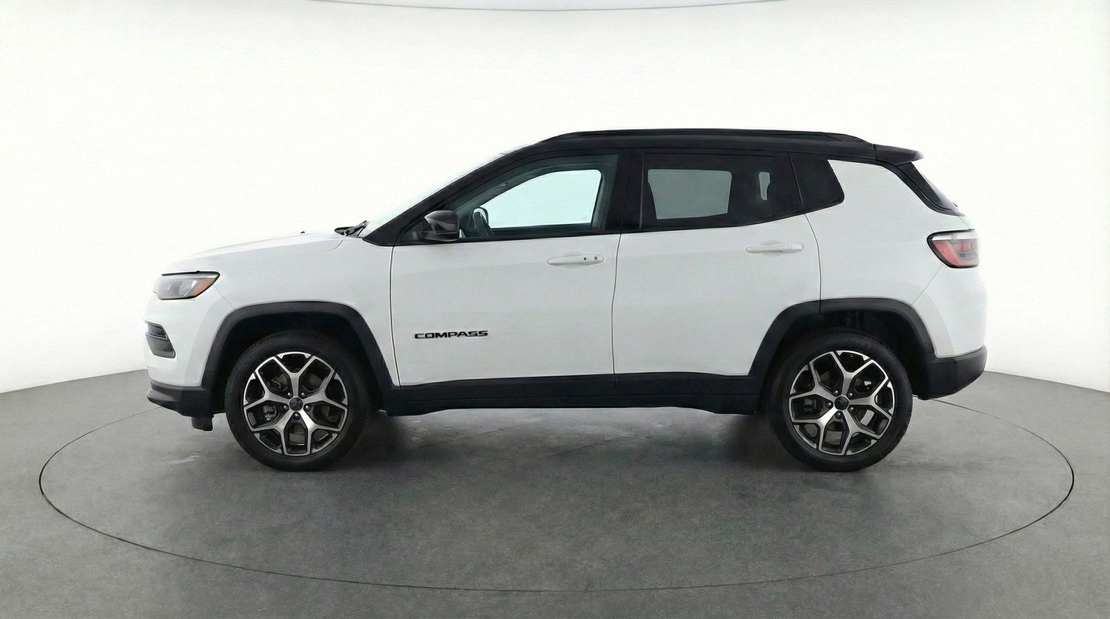 Used 2025 Jeep Compass Limited AWD/4WD image 4